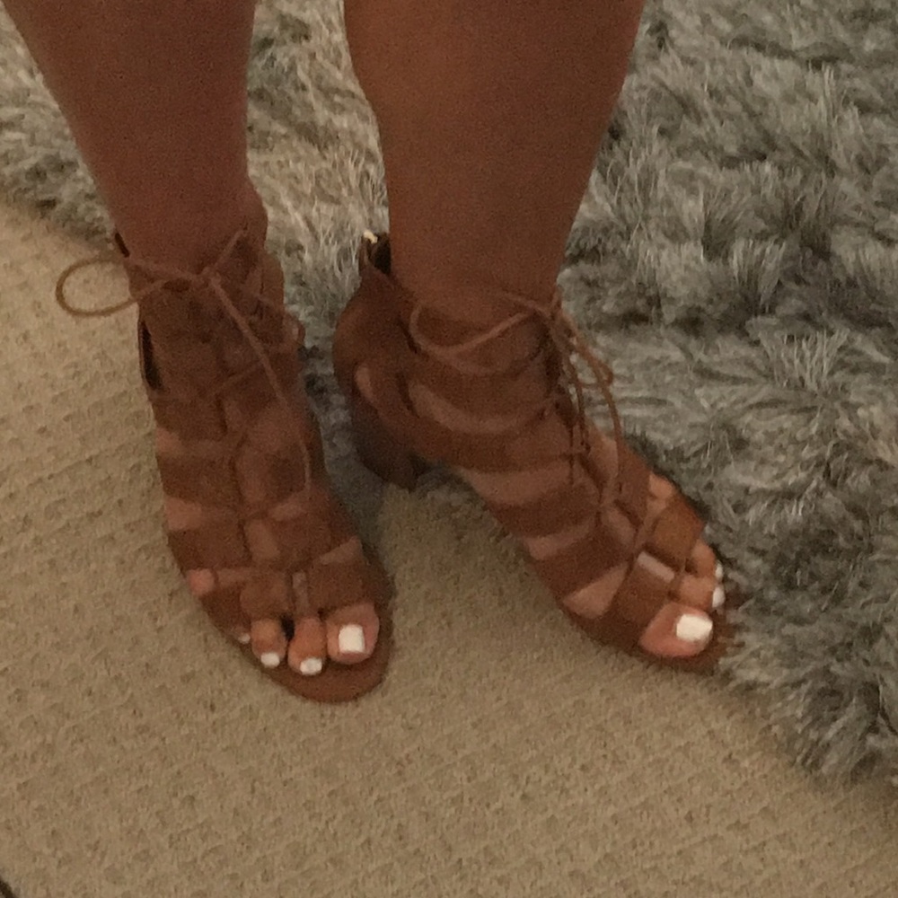 Marc Fisher size 9 cognac lace up heels